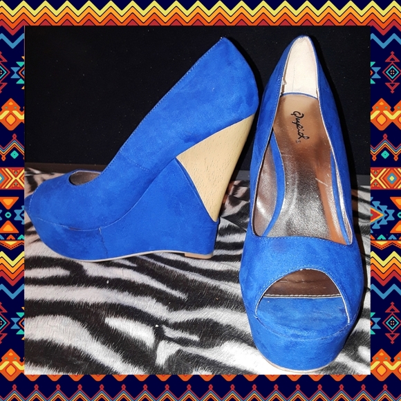 Shoes - Beautiful blue platform heels